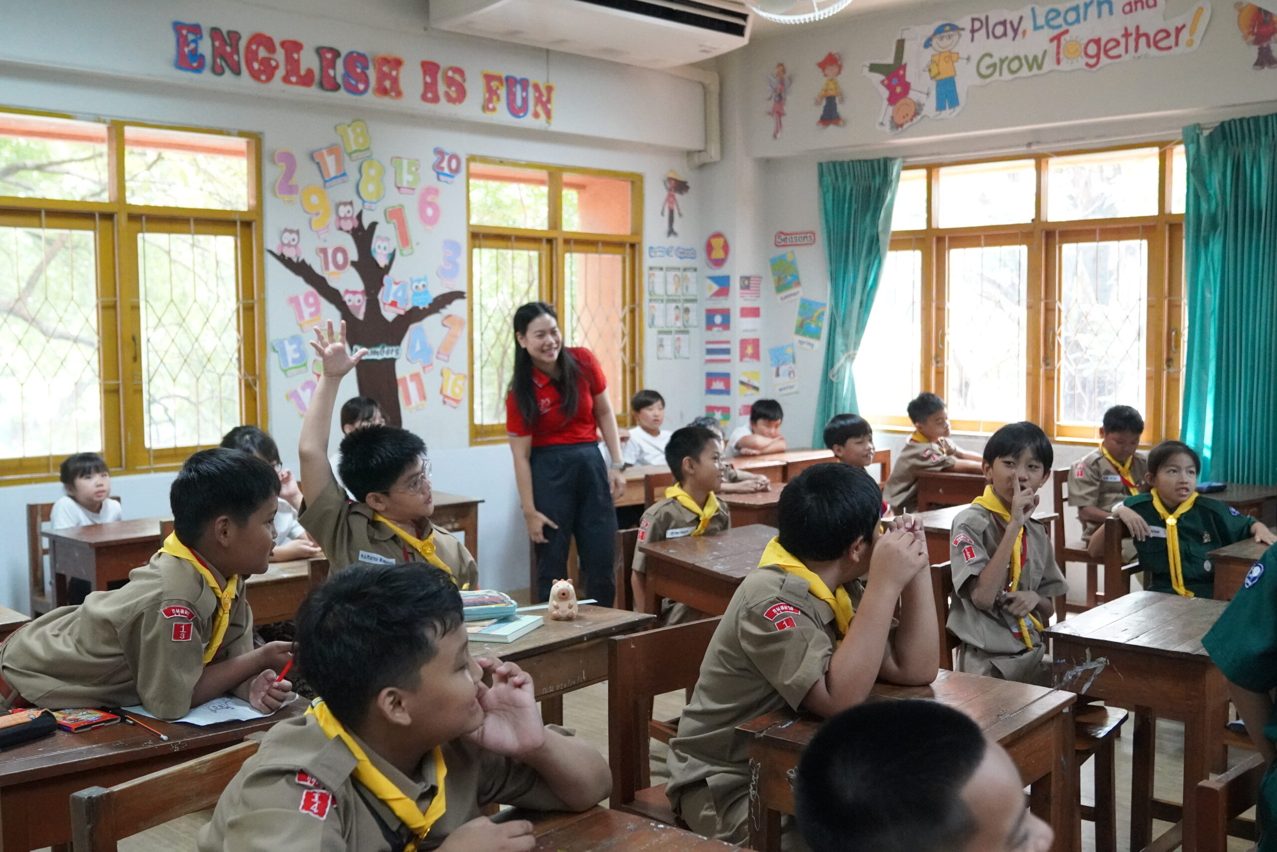 タイの子どもたちと一緒に学ぶ！日本との授業の違いを体感